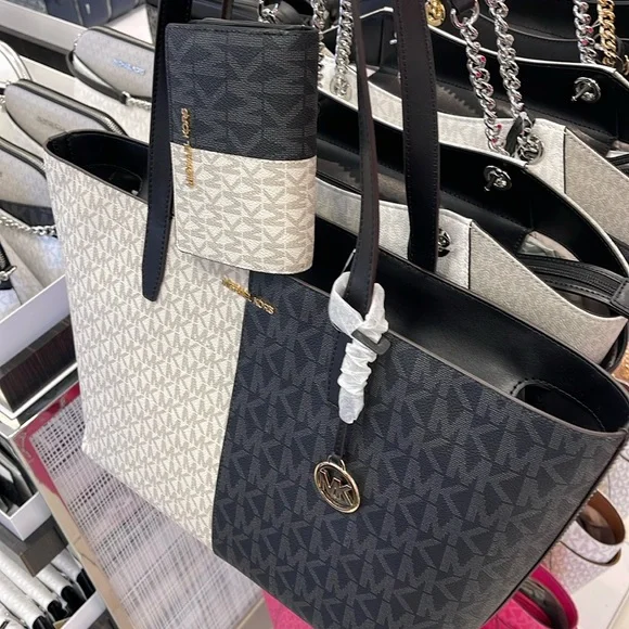 Michael Kors Jet Set Medium Two-Tone Logo Tote
&
Medium Two-Tone Logo Wallet
NWT - Picture 2 of 16